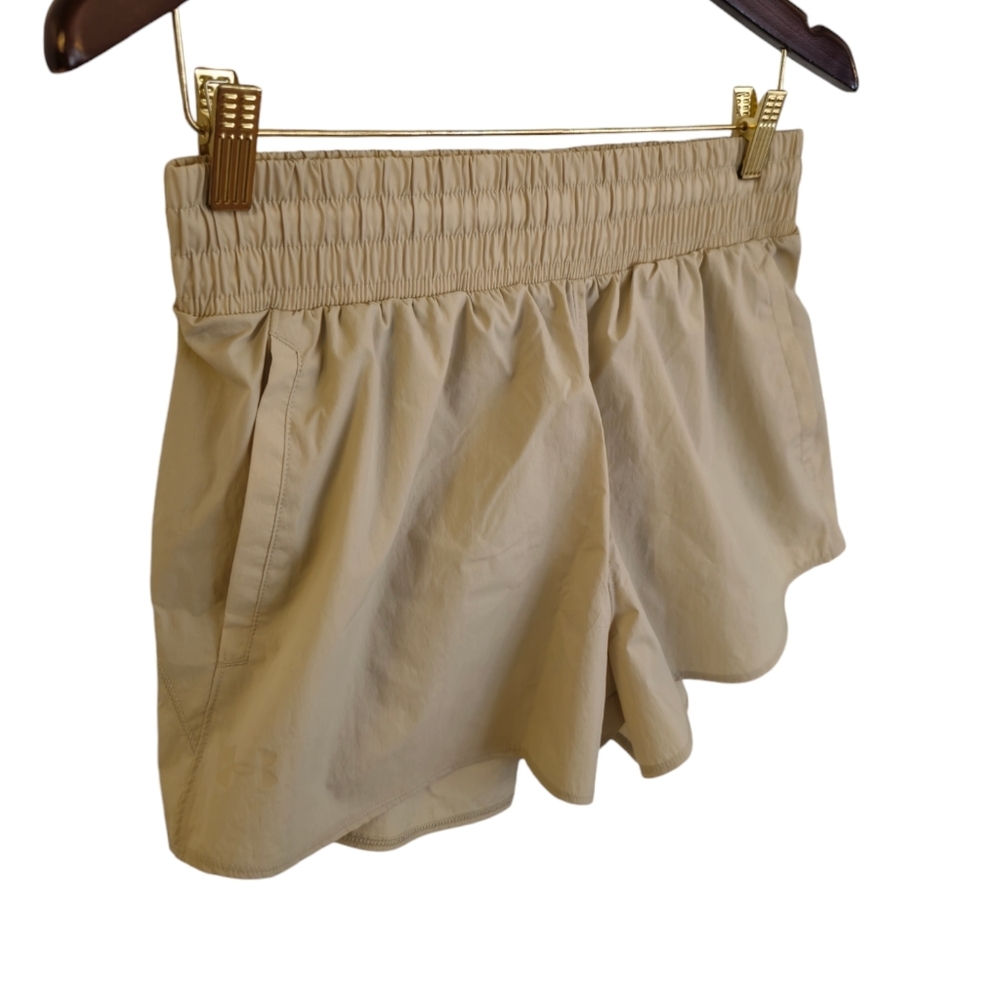 NWT Under Armour Women's Flex Woven 3" Crinkle Loose Shorts Khaki Size Medium